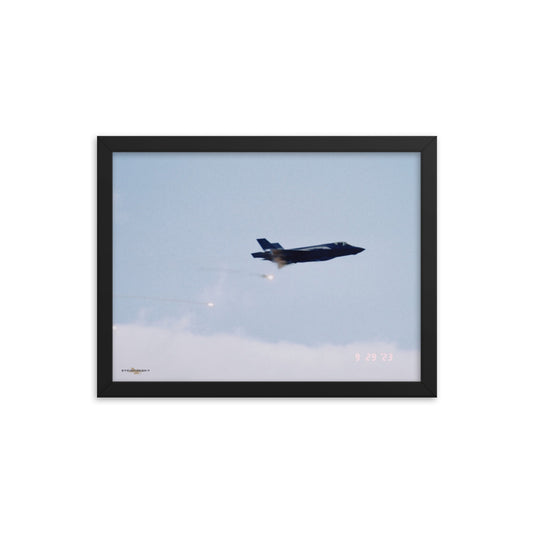 LIGHTNING II FLARES- FIGHTERS ON FILM FRAMED COLLECTION 12x16